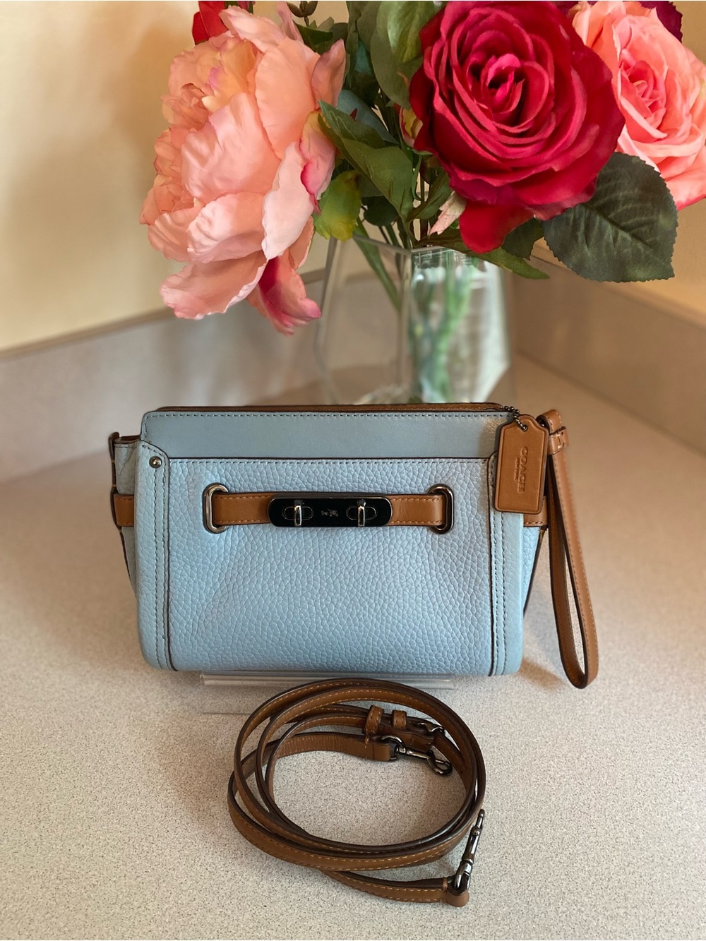 Coach Swagger Wristlet/Crossbody Bag - Picture 4 of 17